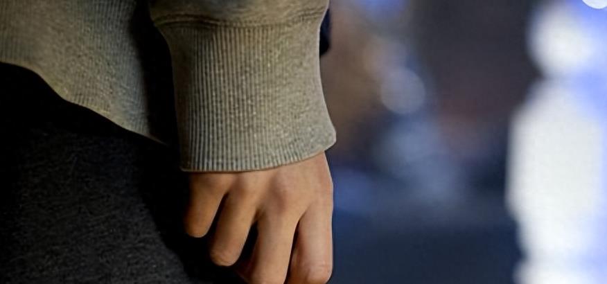 广东一男子罔顾人伦，竟将手伸向自己的母亲，是何结局？