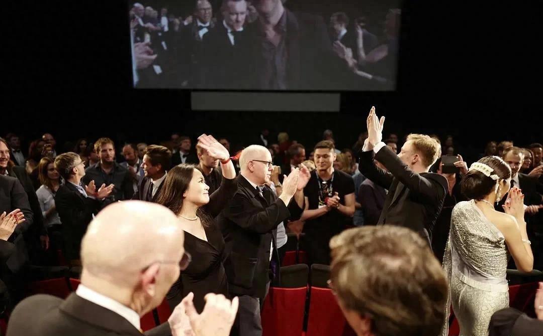 閾佺獥鎴峰鎴橀粦鏆楅搧鎷宠檸,閾佺獥鑳屽悗