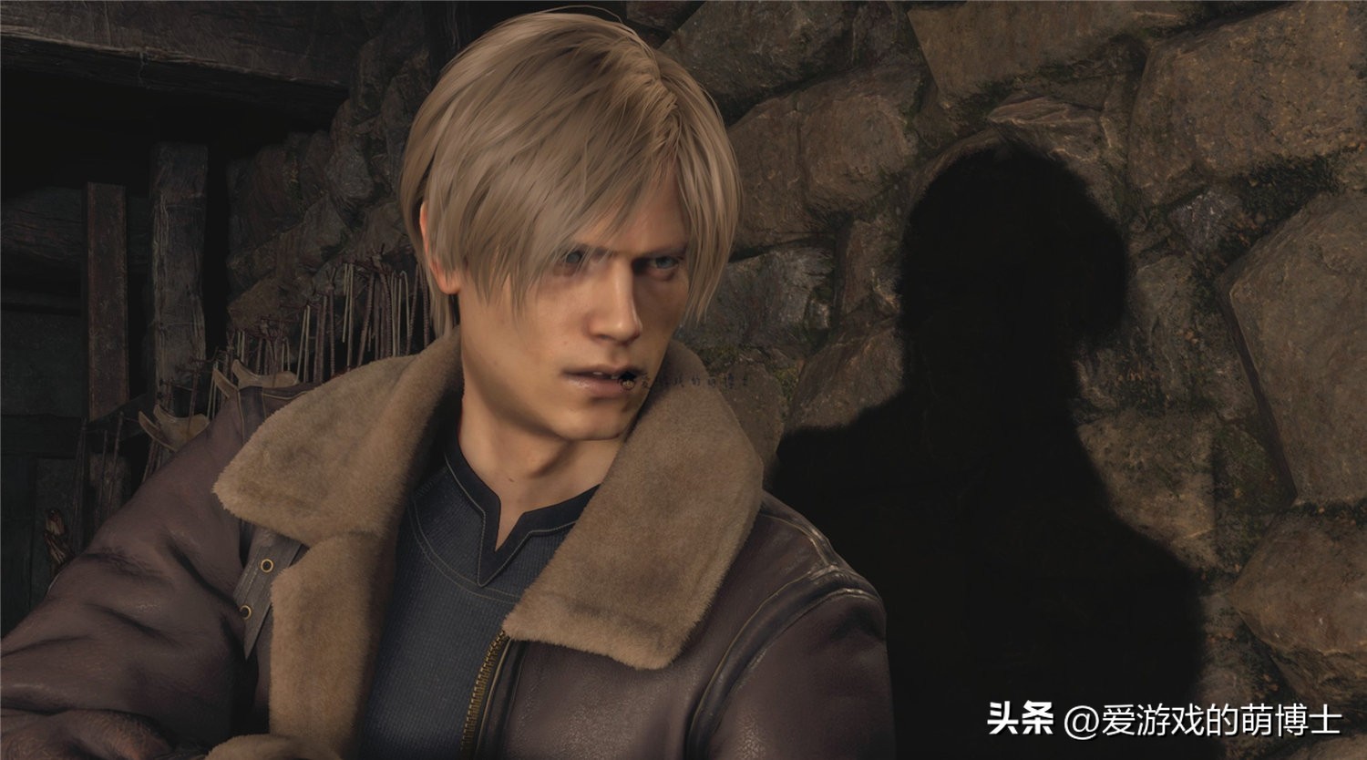 生化危机4重制版里昂配饰效果,里昂穿的什么夹克