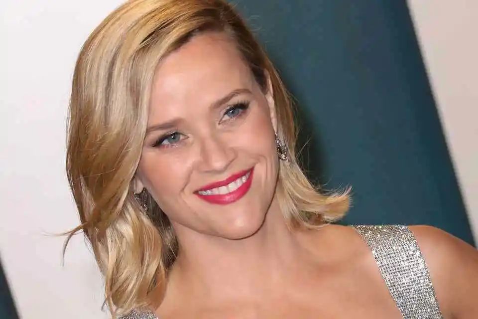 美国公认的甜心芭比！两次离婚爽翻全网：姐身家30亿，不需要男人