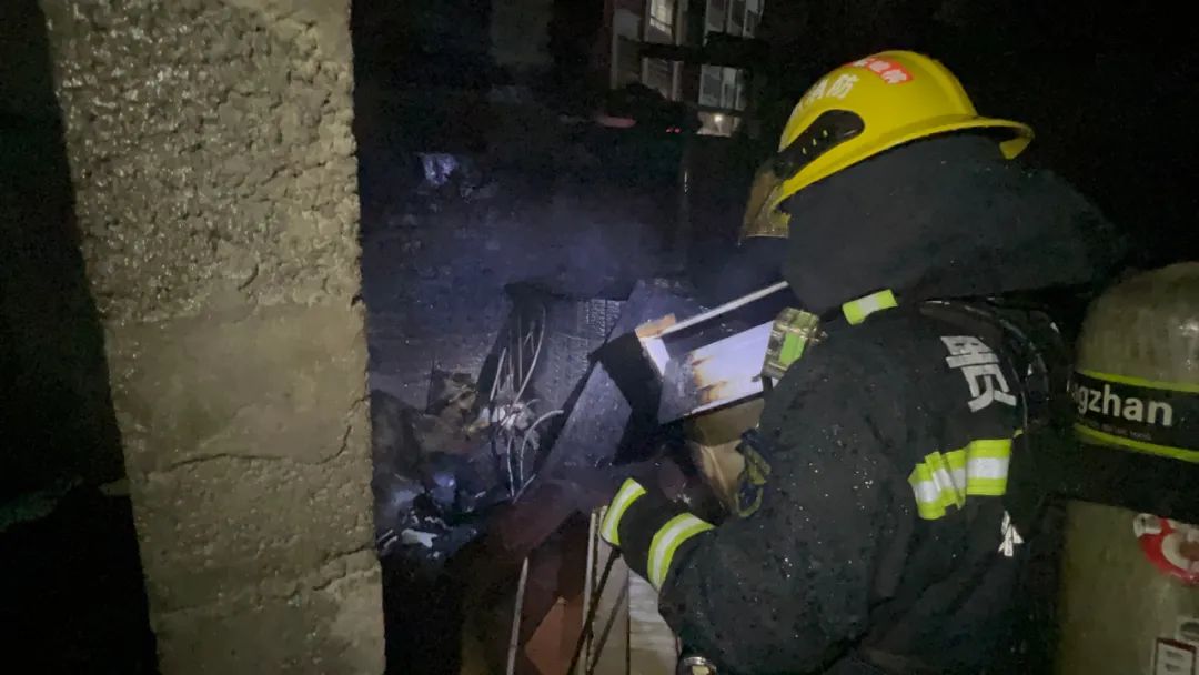 熏腊肉引起的火灾视频,熏腊肉引发火灾视频