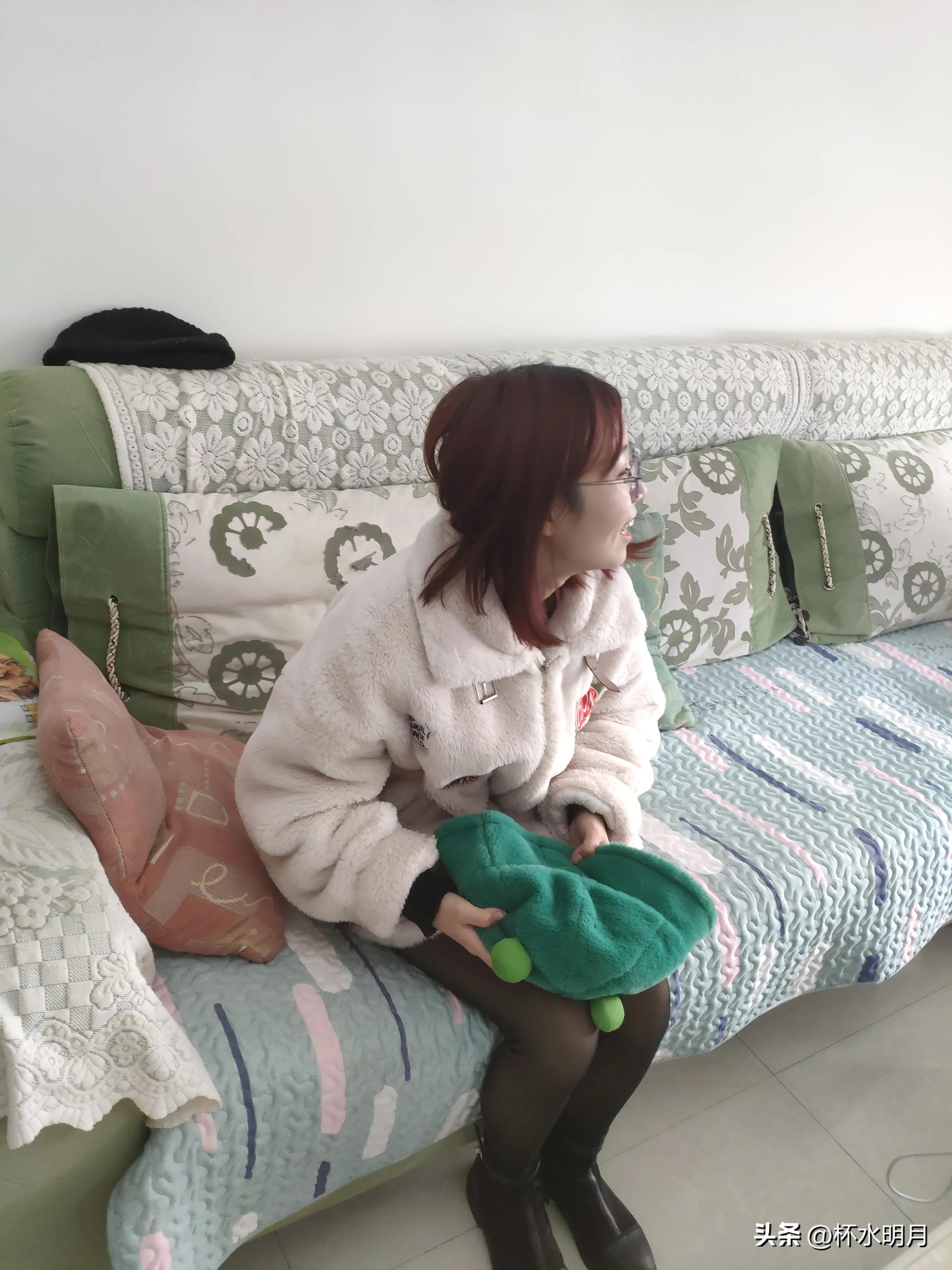 43岁大姐跟50岁老头搭伙，没啥！月领5000元！攒老本，供妮上大学