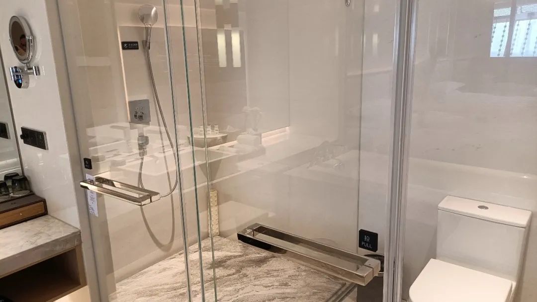 郑州站附近的酒店推荐住两晚,郑州住两晚酒店推荐