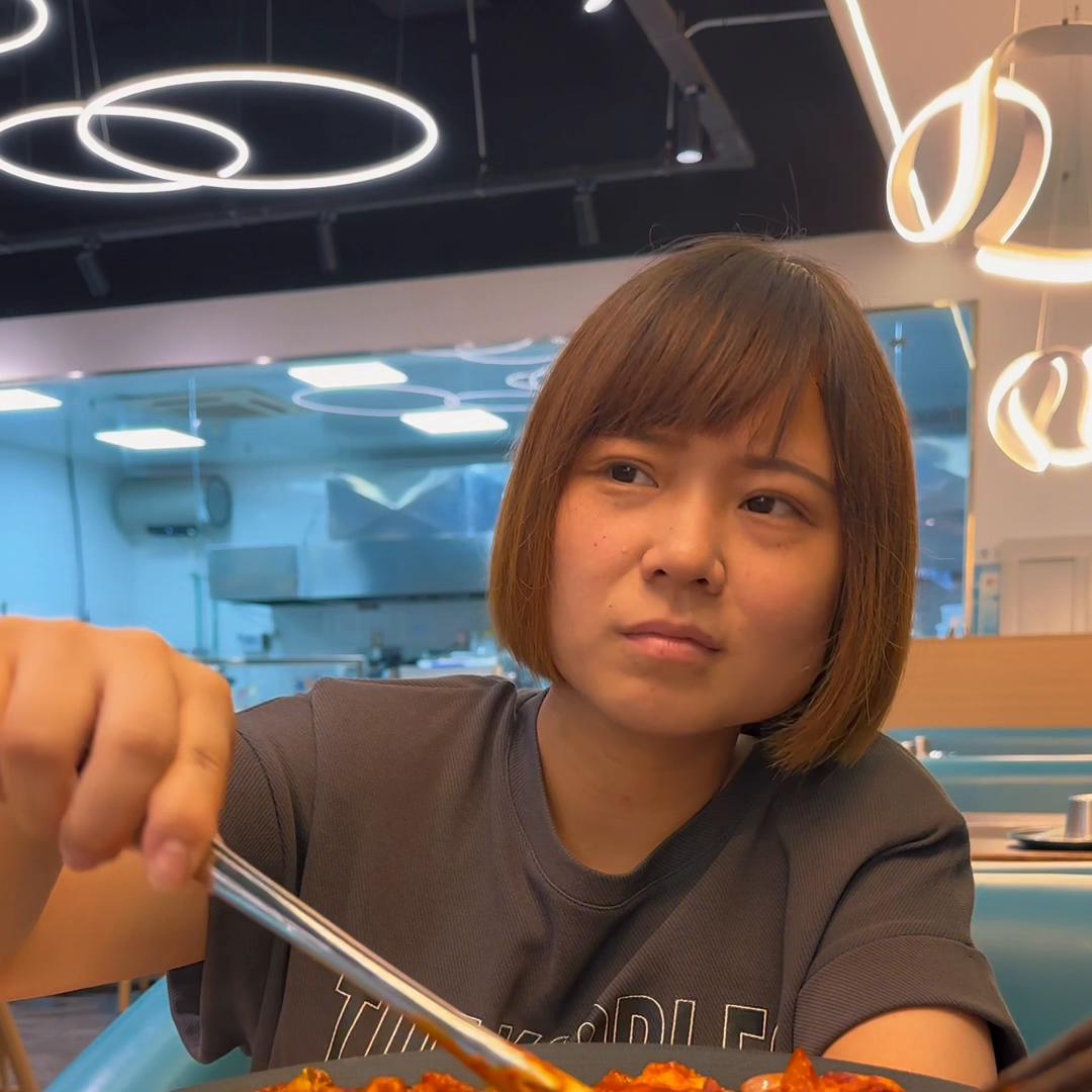 老板娘被整哭了？咱一边吃饭，一边吃瓜来！今天这个瓜真的...