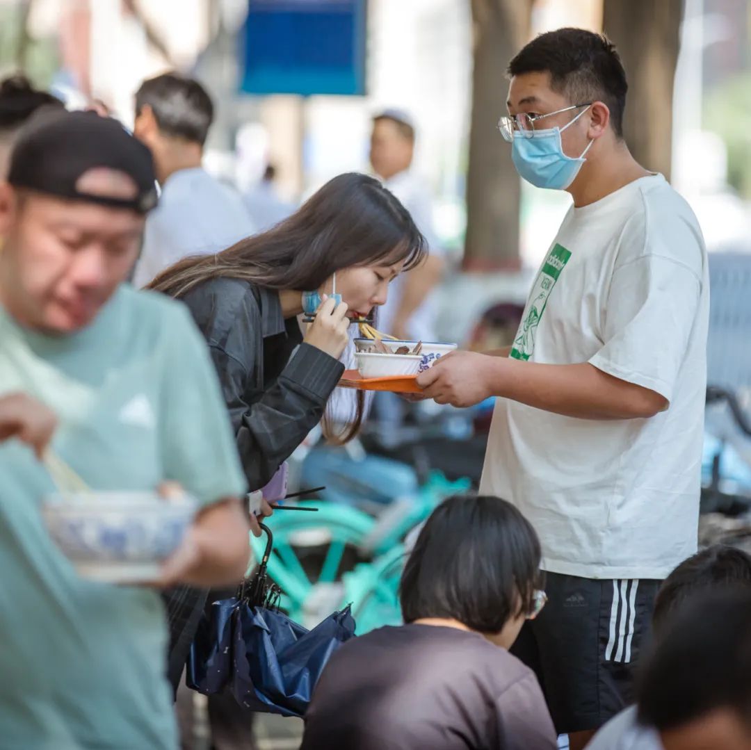 兰州牛肉面无限续面,兰州牛肉面是中国第一面吗