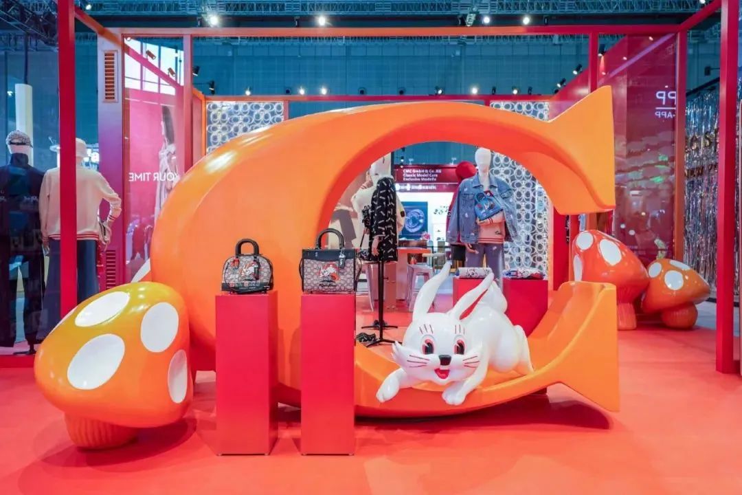 蔻驰大白兔联名包怎么样,蔻驰与大白兔