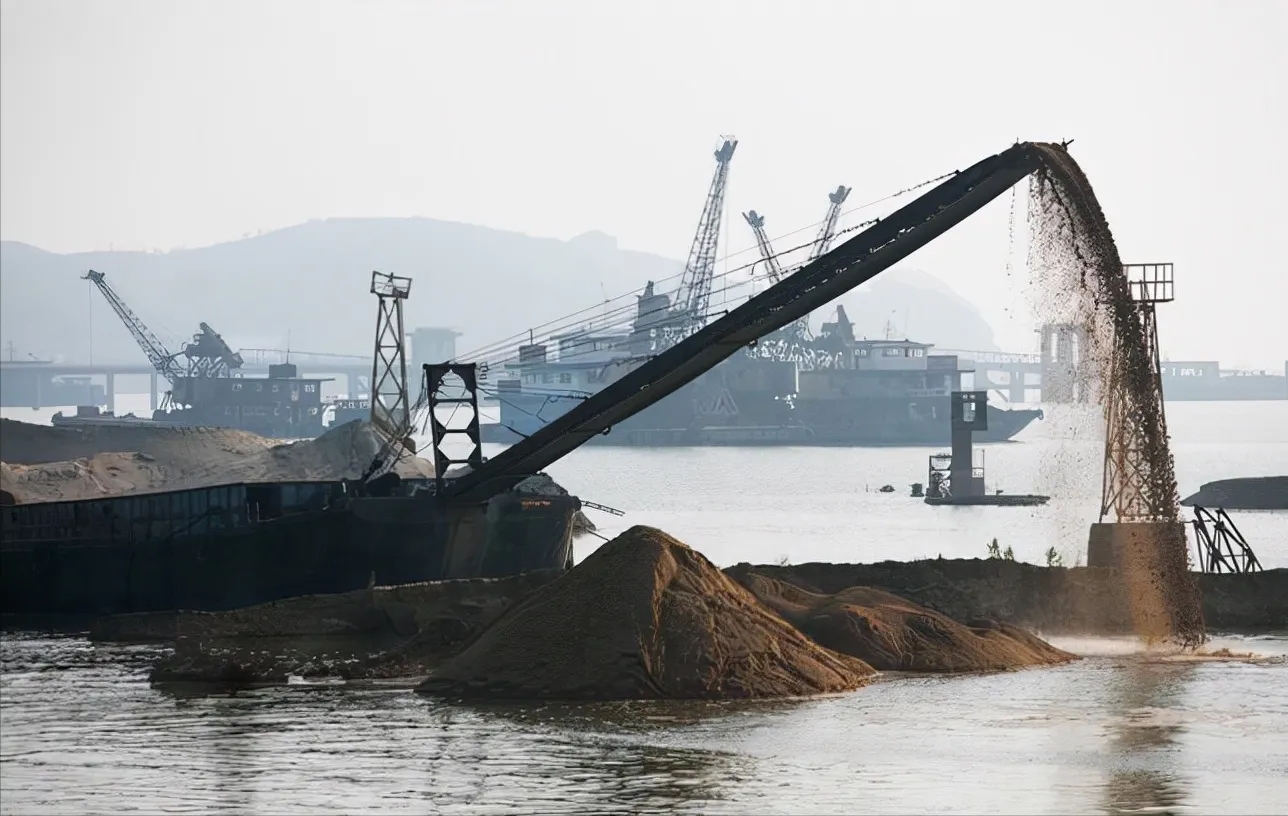 中国为何花大价钱，从国外进口河砂，而不在长江黄河大规模开采砂