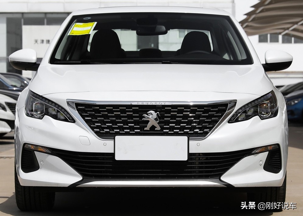 标致408空间大还是轩逸空间大,花同样的钱你会选哪个