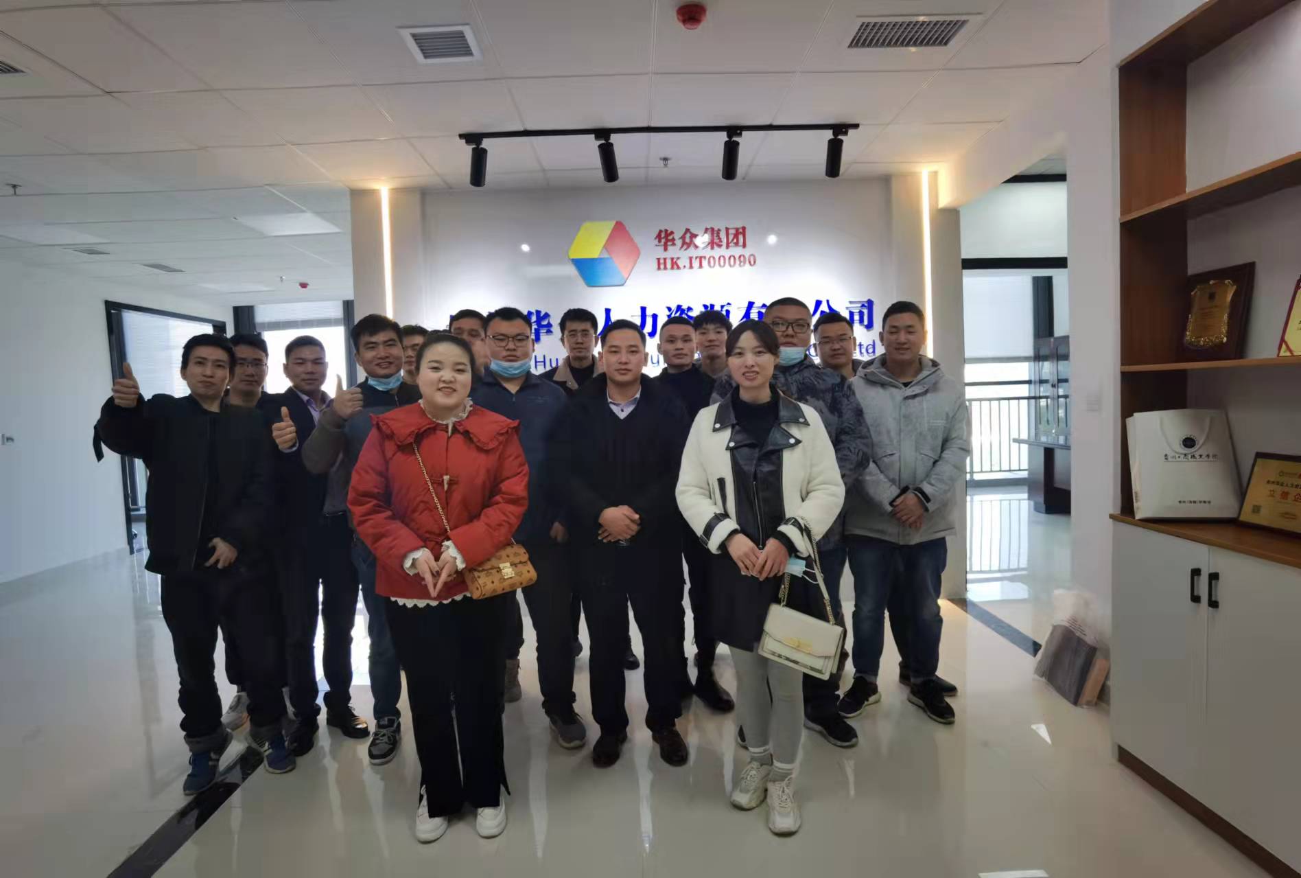 大学生如何通过创业收入1万元,怎样从大学生身上赚钱