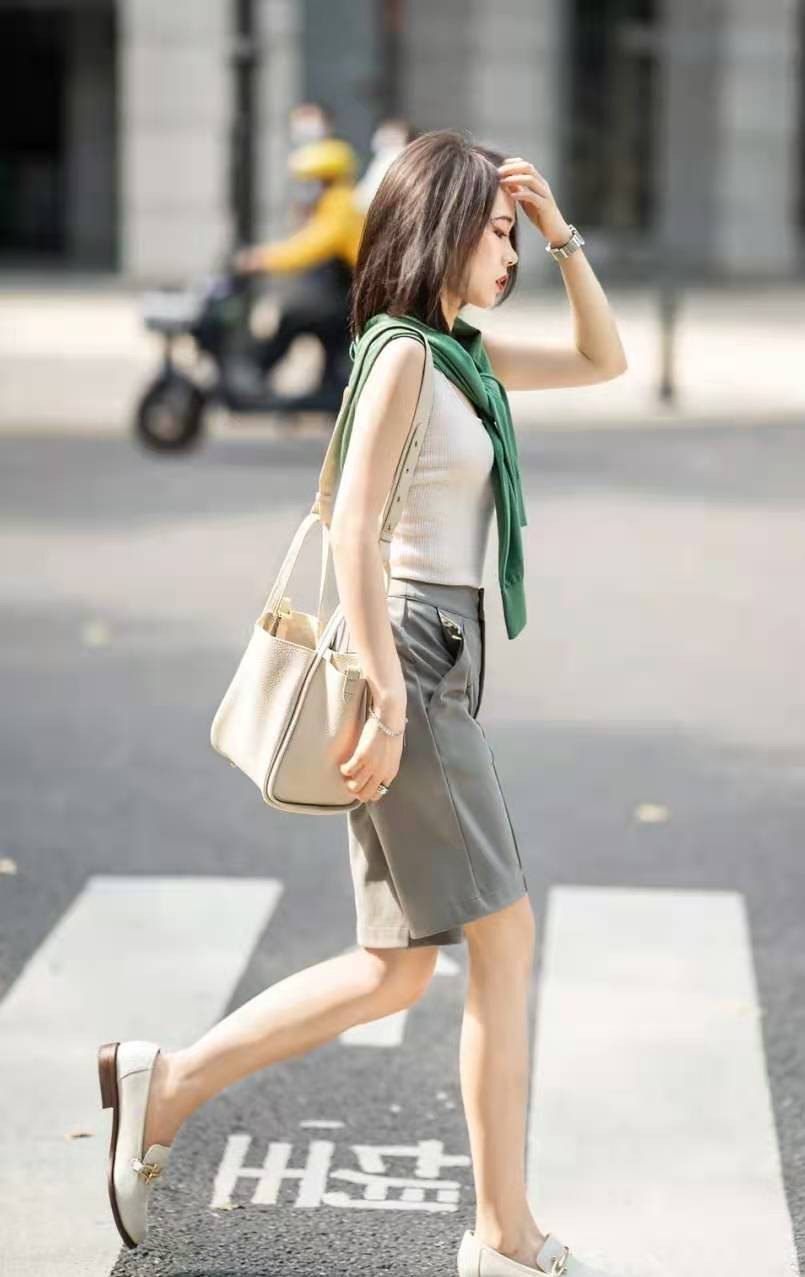 矮个子穿什么样的鞋又舒服又显高,女生160的身高应该穿多大号的鞋