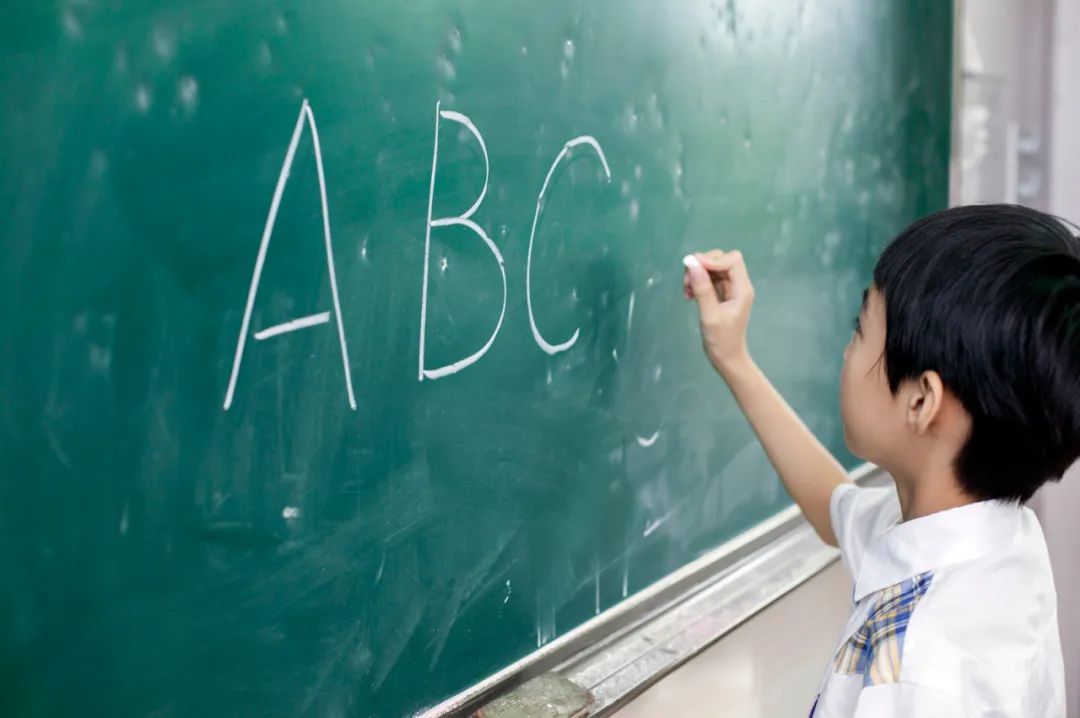 出国做一个厨师需要什么条件,工资高福利好