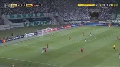 禁区内手球给黄牌还是红牌,禁区手球一定会罚点球吗