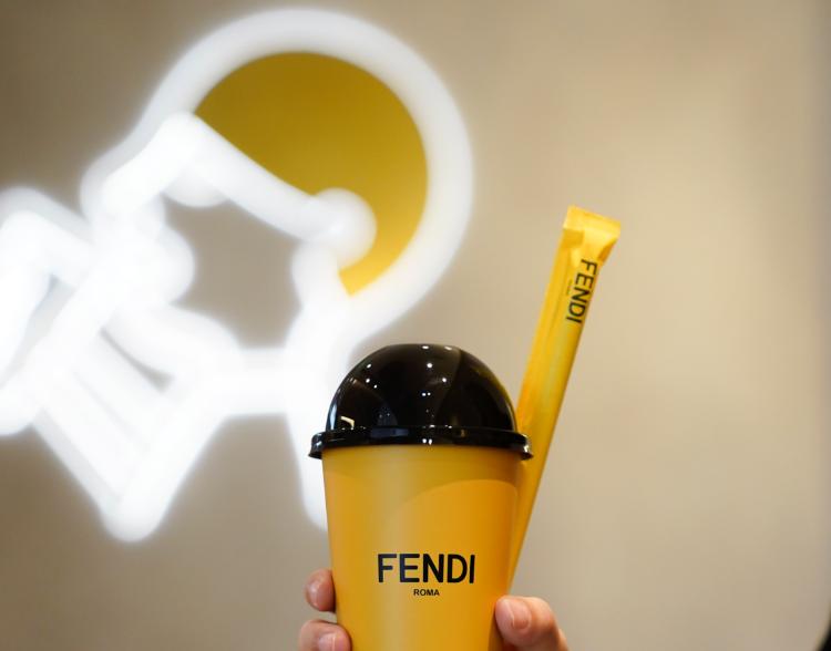 喜茶fendi联名轻松入手fendi单品,喜茶与fendi联名营销分析