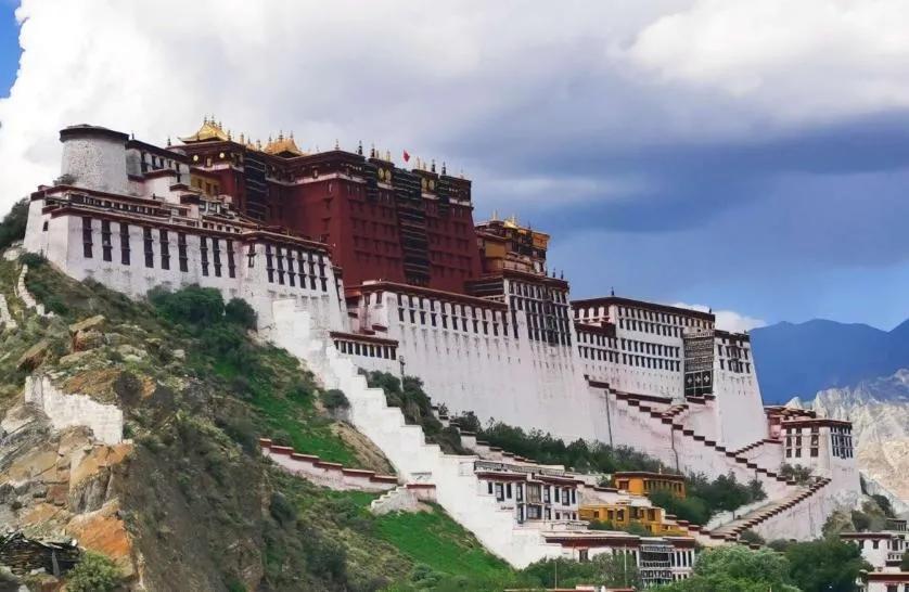 雪域圣城布达拉宫歌舞,美丽的雪域高原神奇的布达拉宫