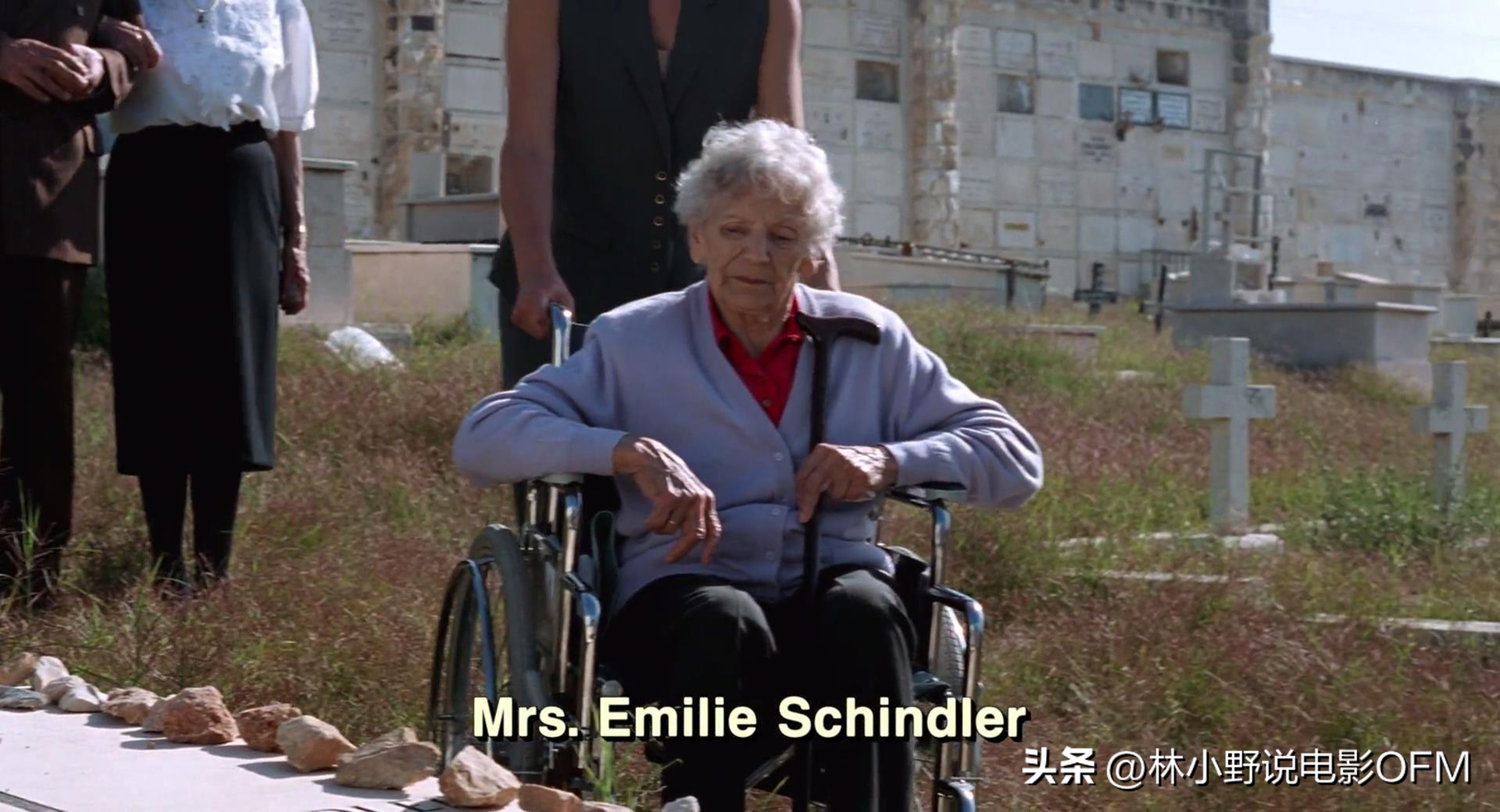 辛德勒的名单开头插曲,辛德勒的名单结尾放石头