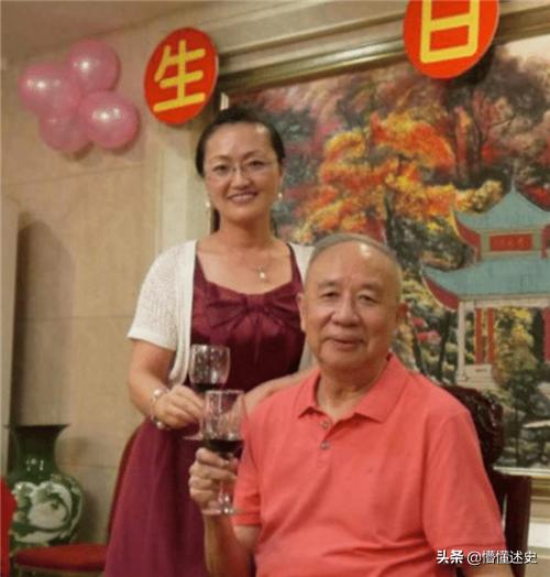 90年代中国首富:入狱18年妻离子散,小28岁小姨子为他不离不弃