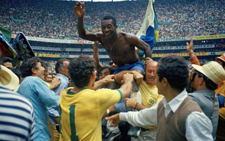 球王贝利的一生有多传奇？从贫民窟到足坛巨星，一代球王就此陨落