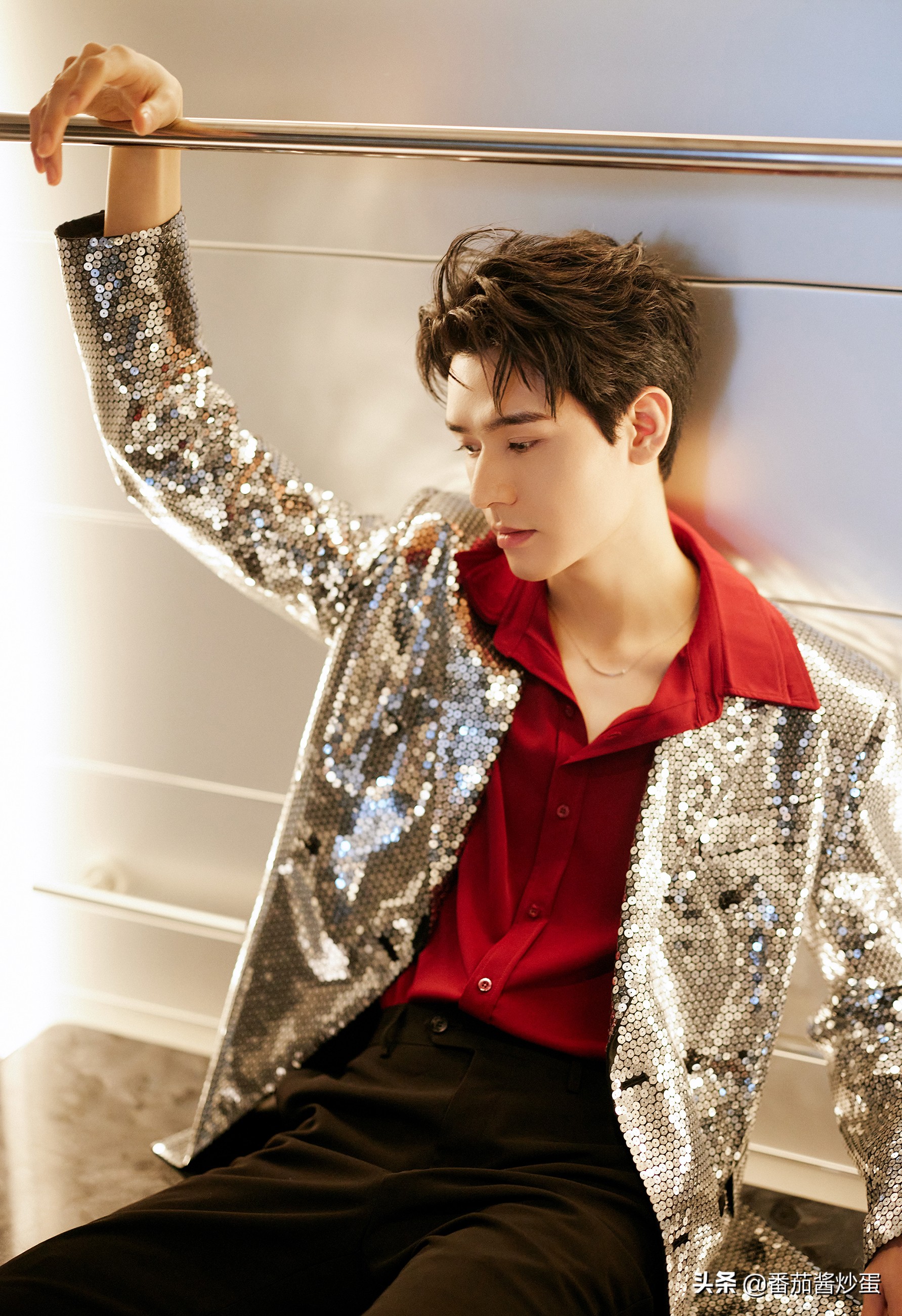 央视跨年收视率稳居第一，湖南卫视主持人阵容大变样，谢娜成歌手