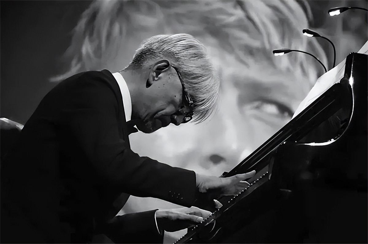 日本离世音乐大师,悲痛巨星陨落享年100岁