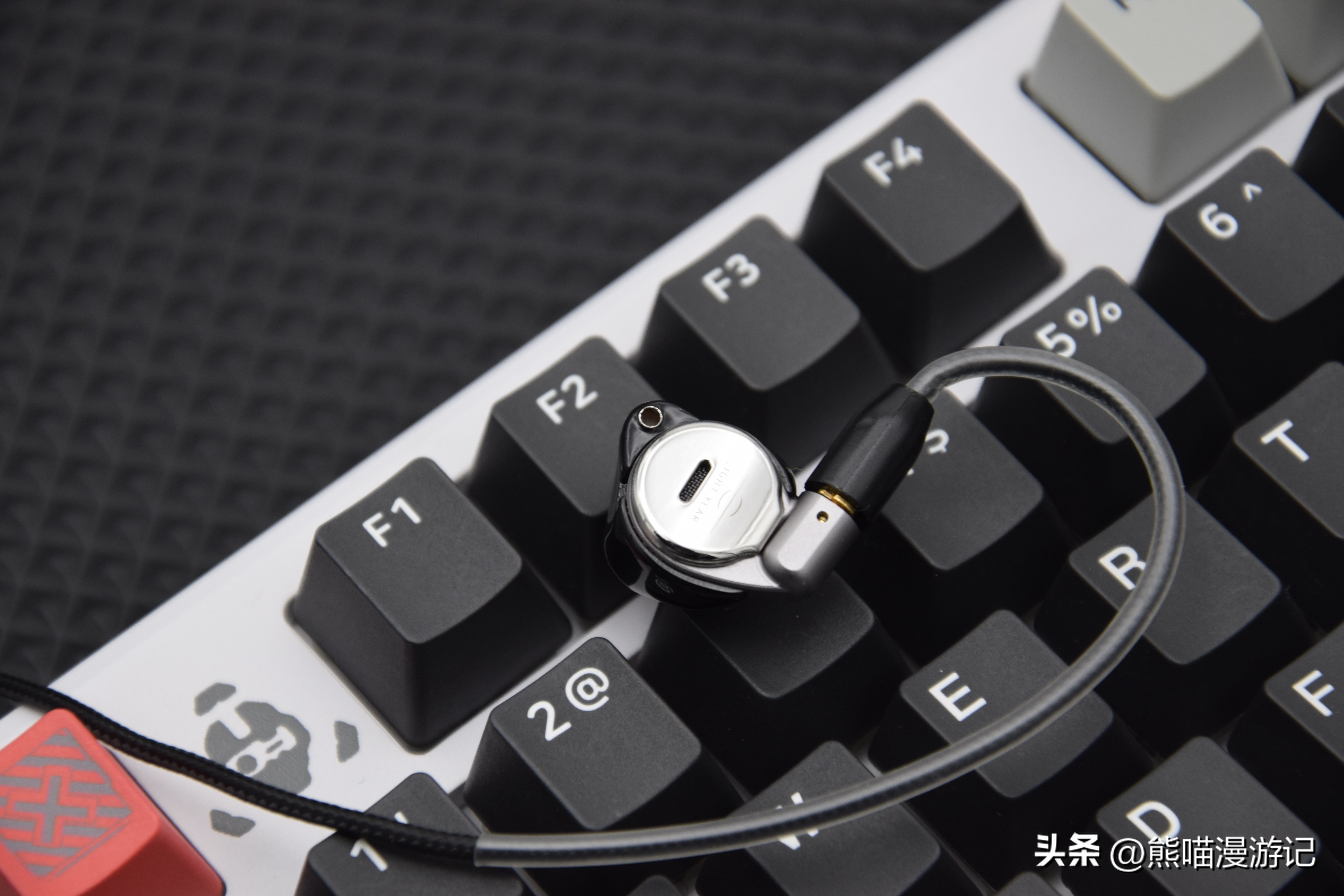 登场就是流行人声声价比王炸牌？光年星城5一圈两铁HiFi耳机评测