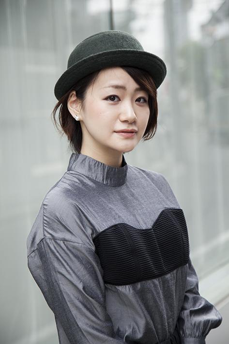 刘海戴遮阳帽子的正确方法,各种帽子的戴法长发