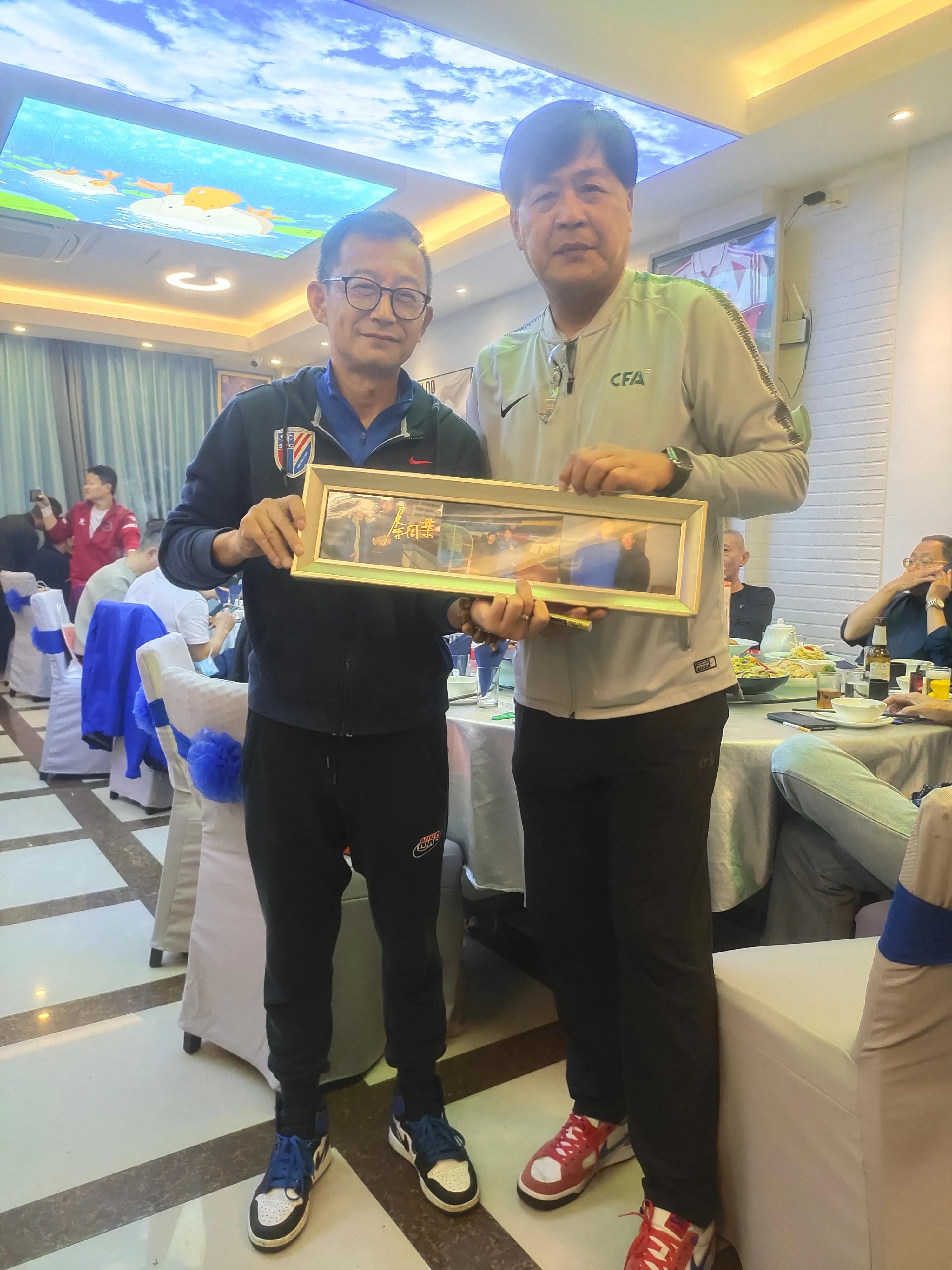 上海申花李中华,老上海足球队李中华