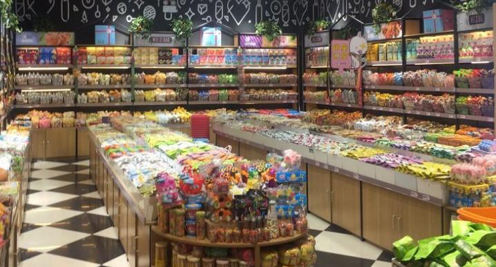 目前比较火爆的零食加盟品牌,进口小零食加盟店最火爆的项目