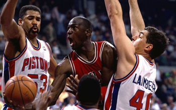 借着巴特勒的余温回味乔丹，89年虽未夺冠，轰动性却不亚于黑八