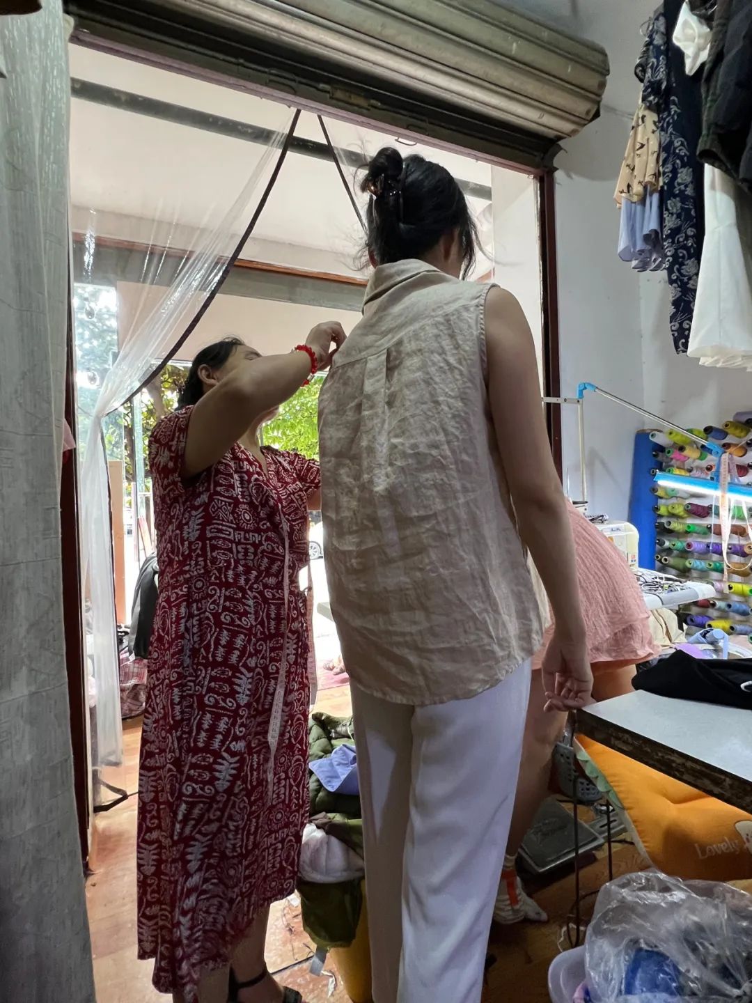 步行街缝纫店,街边缝纫店