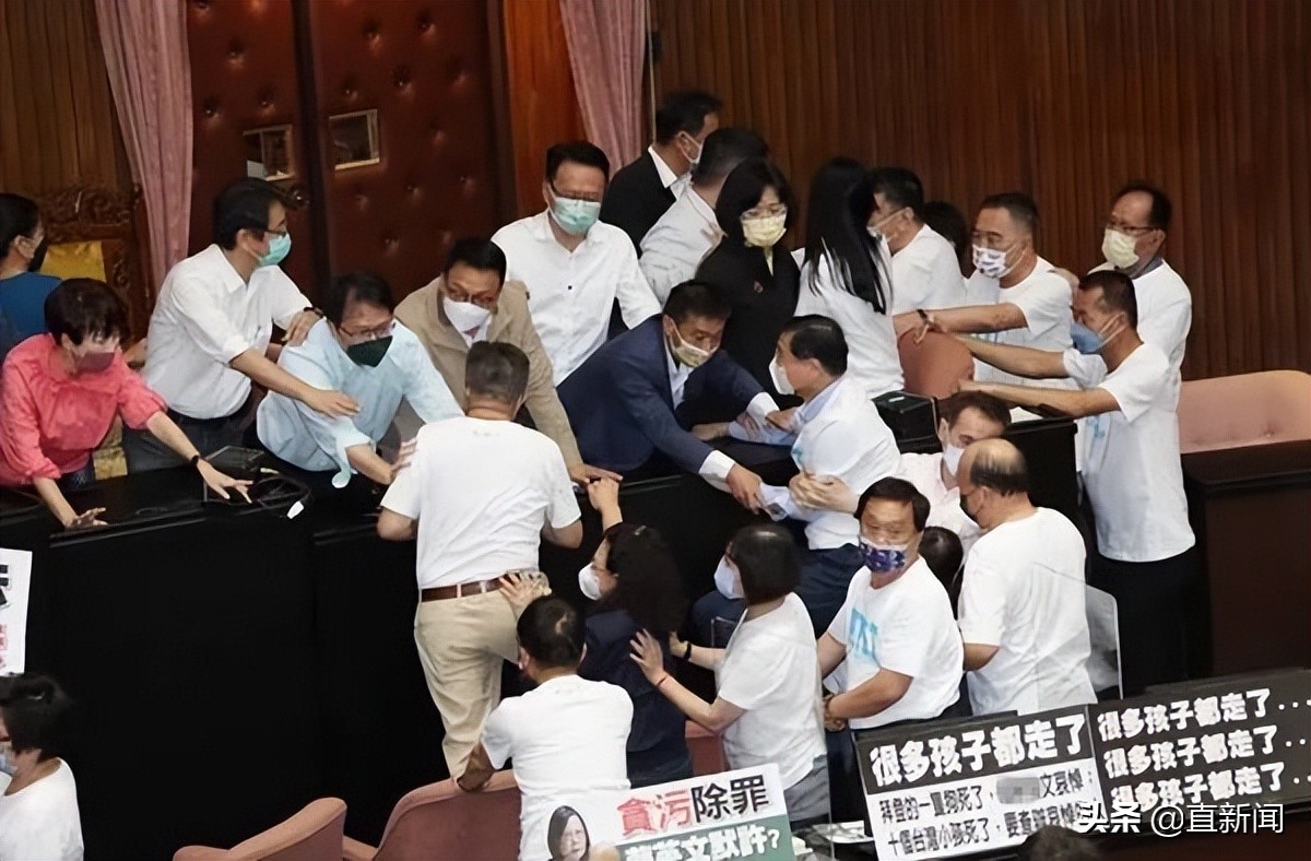 陈水扁刚被“除罪”就确诊新冠台资深媒体人:“台湾民主”最黑暗的一天