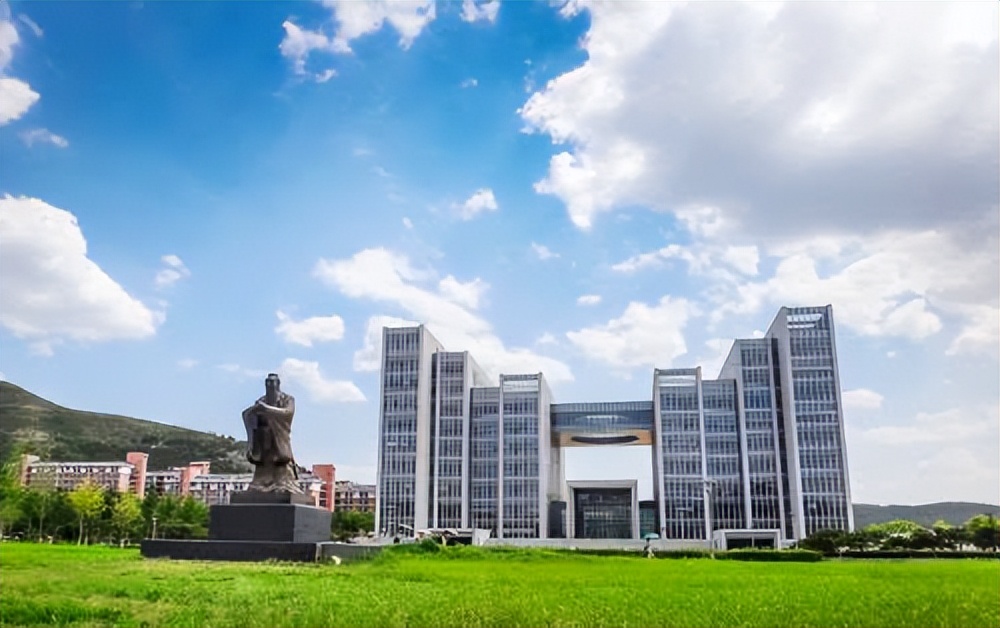 山东师范大学宿舍引发热议，新生吐槽环境差，网友：该知足了