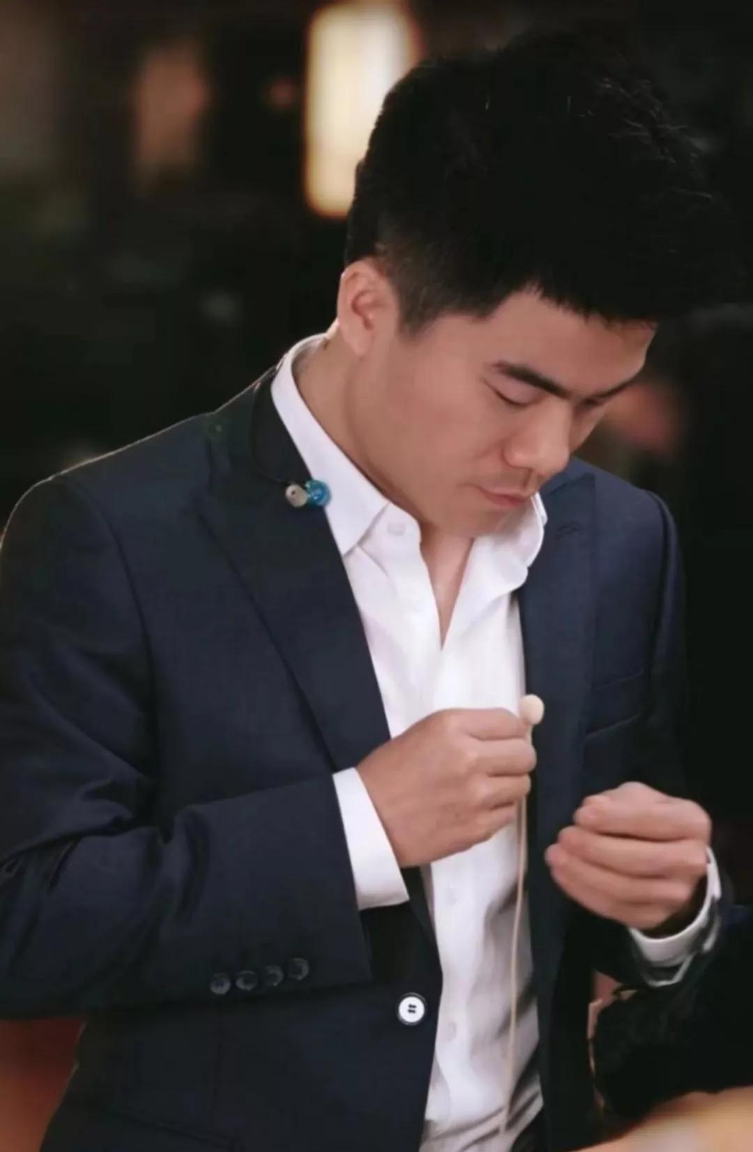 董宇辉拒绝掉千万广告费,董宇辉拒绝千万广告费热搜