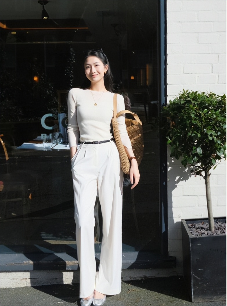 春夏流行的白裤子5种穿搭方法，清爽又自在