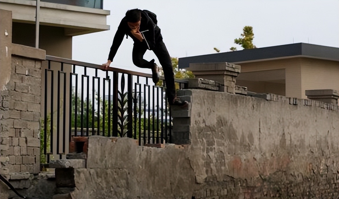 男子喝醉酒意外摔死,醉酒男子意外摔死后续