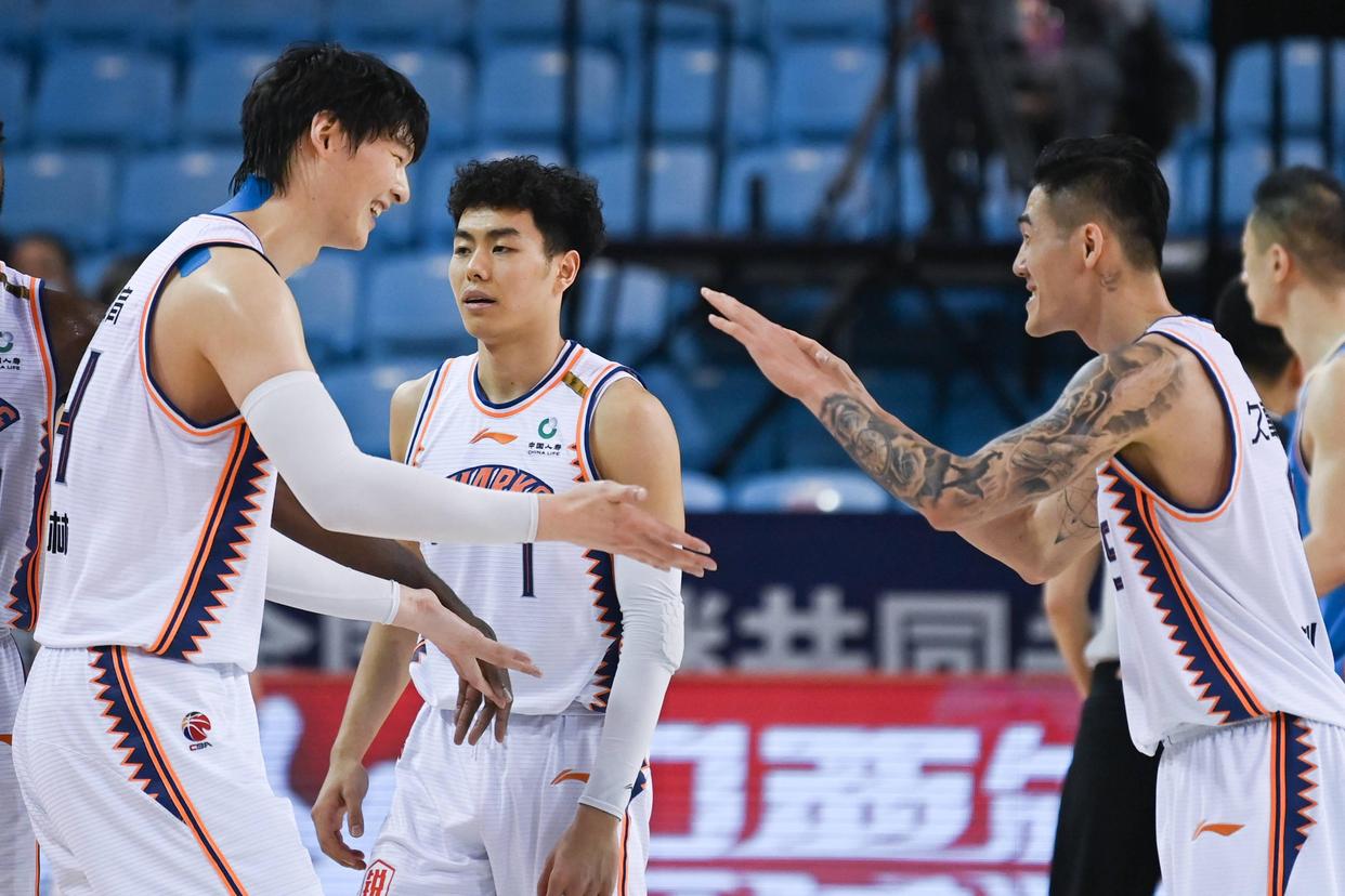 上海男篮后场补强，李春江试训前CBA助攻王，有望加盟