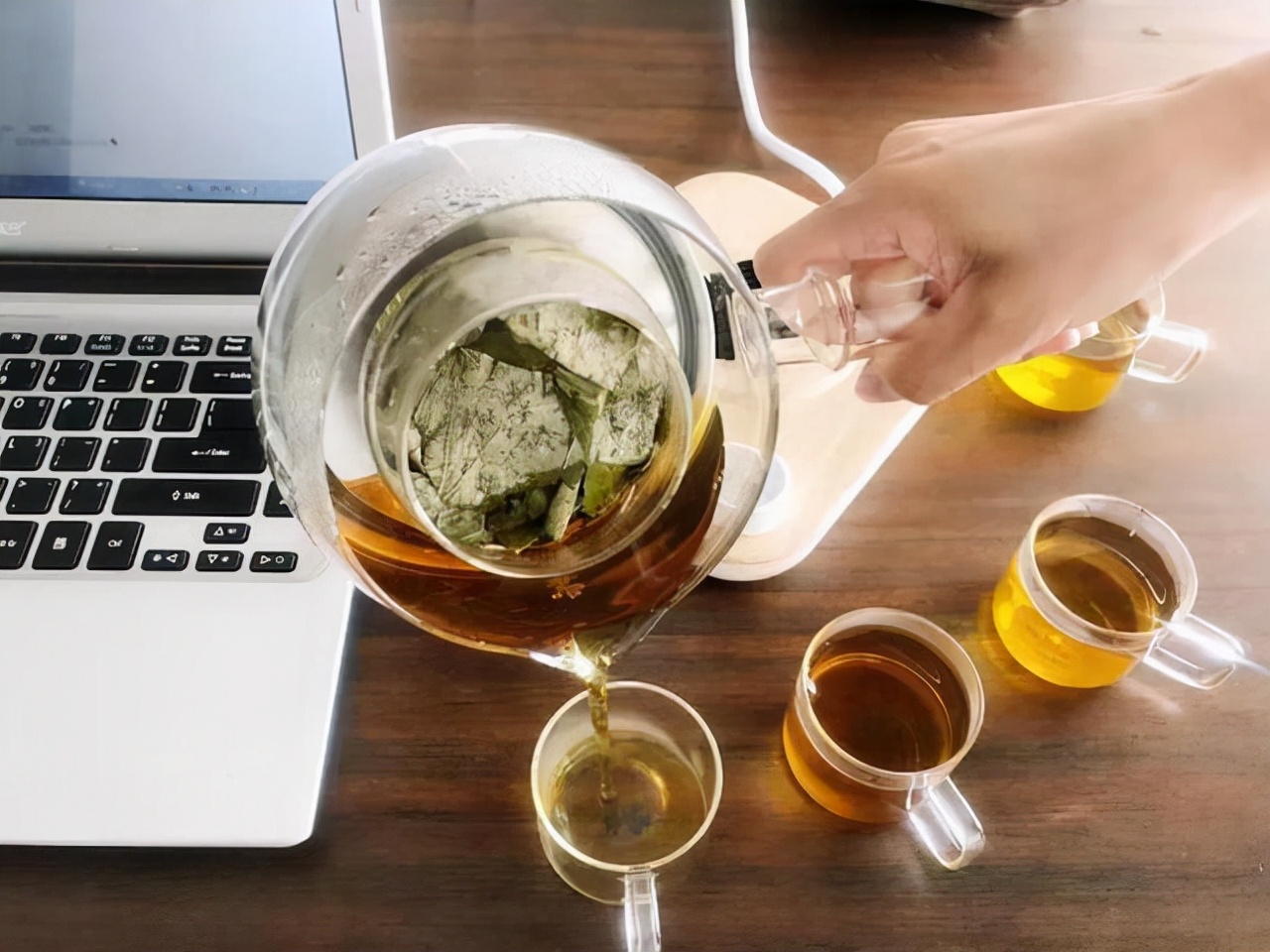 经常用电水壶烧开水喝好吗,长期喝饮水机不烧开的水好不好