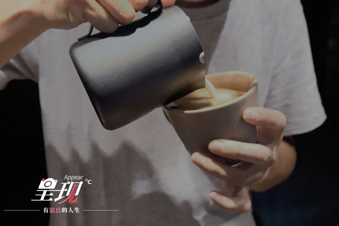 “宝藏青年”从北京到威海，在海边开复古咖啡馆，择一城等一人