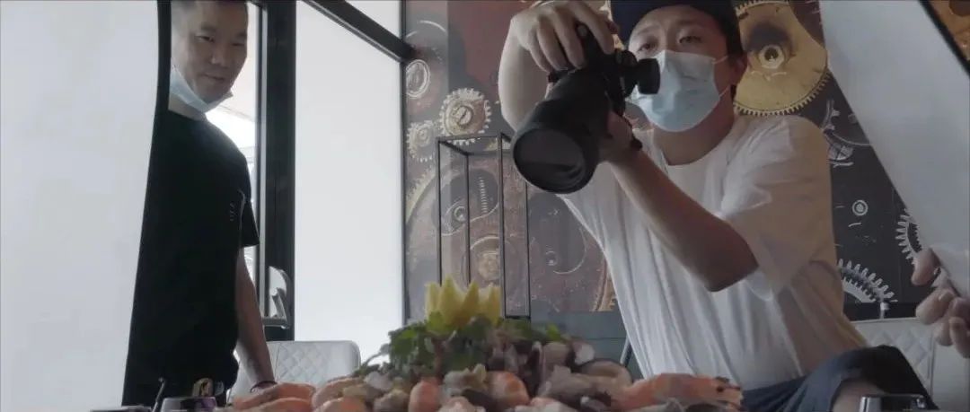 留学生崇洋媚外，活该有家难回？看完一部片，再也不会这样说