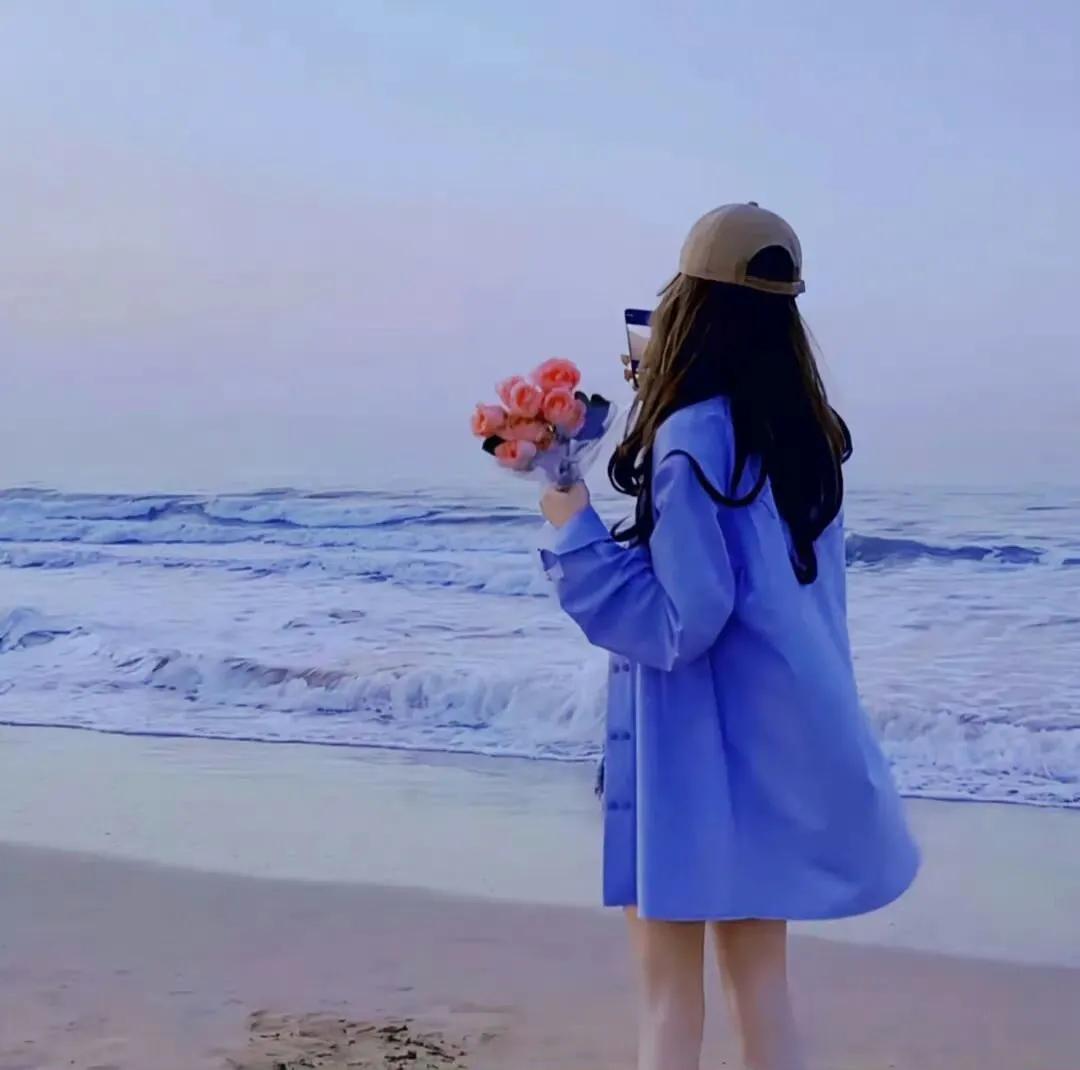 情绪文案｜“能活在自己的喜欢里，那才叫活着。”