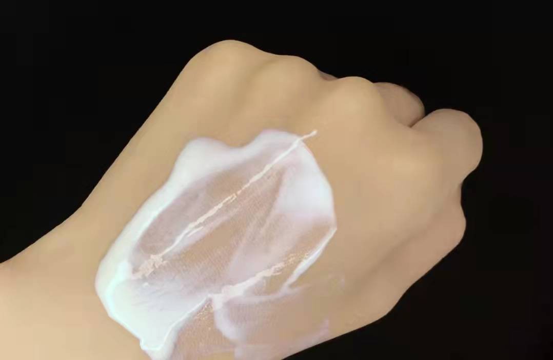 黛珂和薇诺娜防晒哪个更适合干皮,黛珂防晒霜适合哪种皮肤