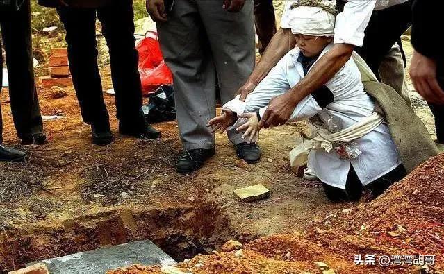 土葬火葬争论现场,中央关于农村土葬火葬改革问题