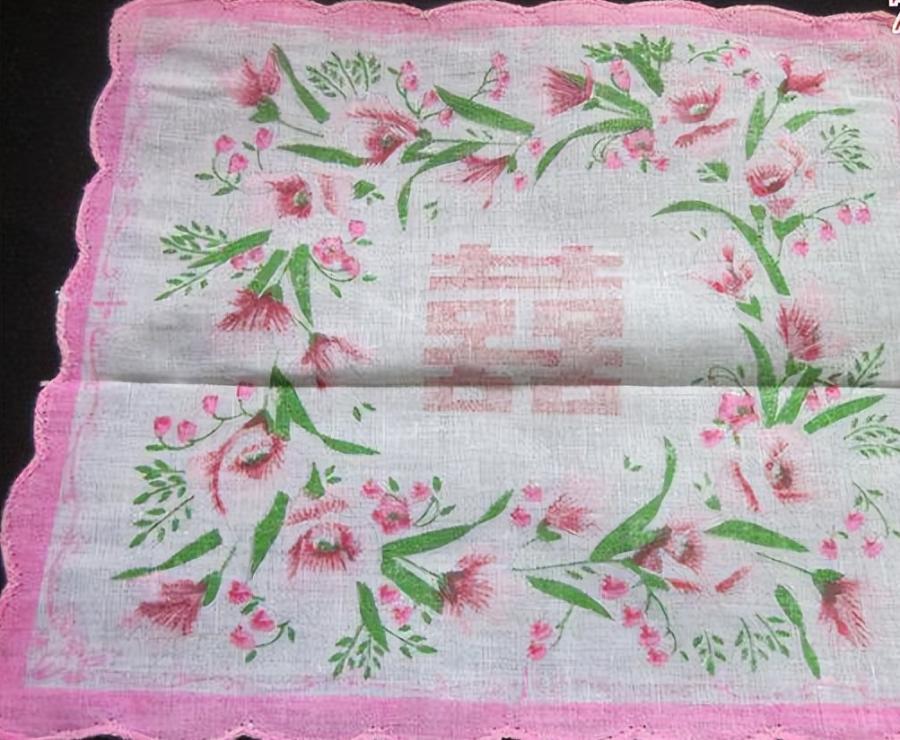 七八十年代供销社里的打酱油、雪花膏、搪瓷缸子，全是当年的味道