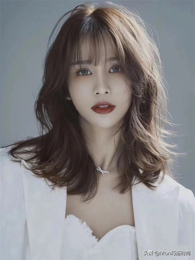 齐肩直发发型2022流行发型,2022年最流行的发型一刀切偏分