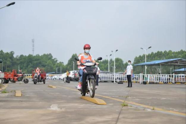 电动三轮车驾驶证怎么考费用多少,老年代步车三轮车需要驾照吗