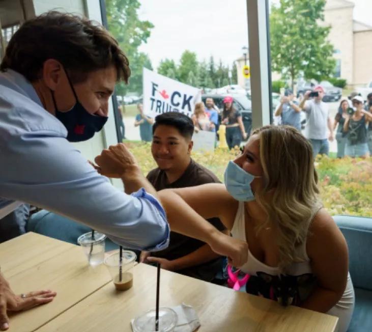 特鲁多个人图片,特鲁多贺新年