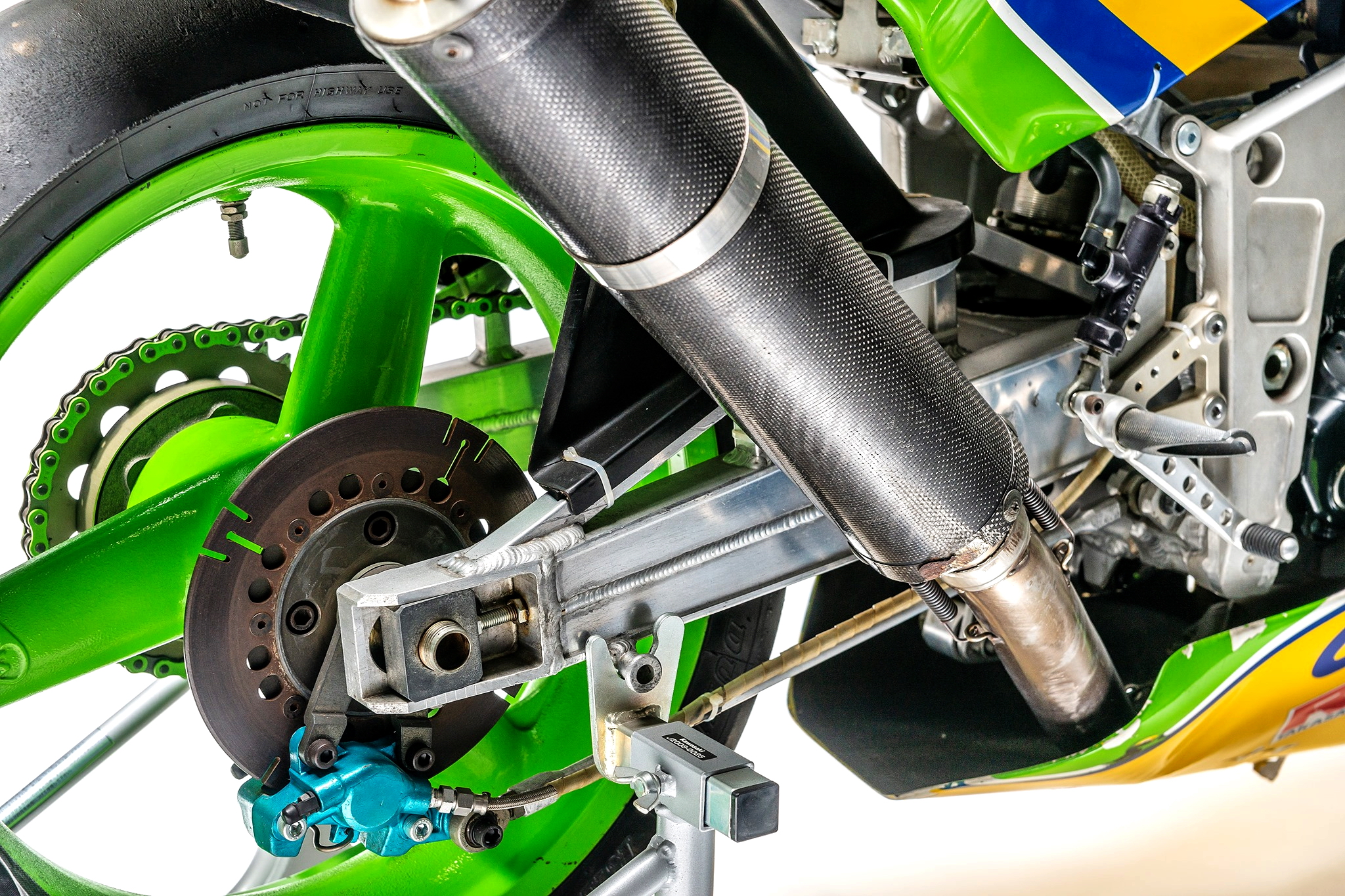 老照片:TT-F3赛车规格的KawasakiZXR-4