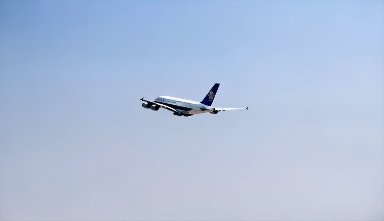 *纪委中**:探索实行行贿人名单管理制度,让行贿人付出应有代价;八项规定长期有效/今晨河南多地仅有3到5度