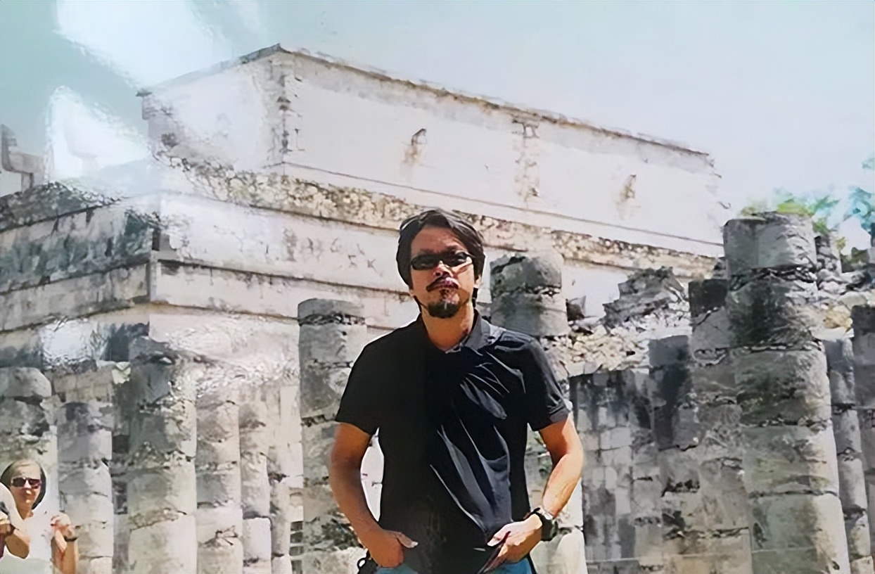 60岁老人直播还债1.2亿，曾是重庆富豪，雇5个保姆一条毛巾2000块