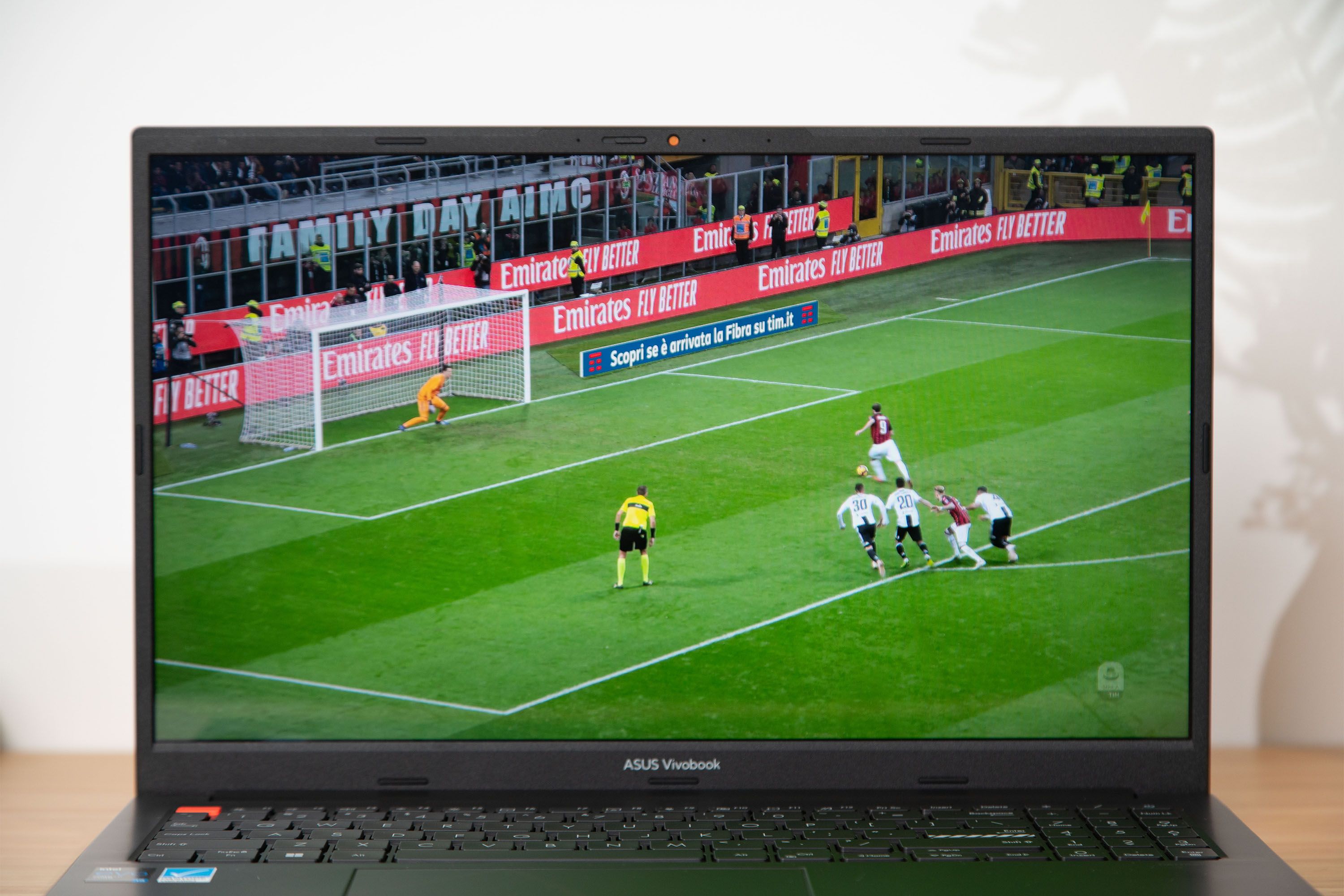 120hzoled屏幕的笔记本电脑,全球首款27寸240hzoled