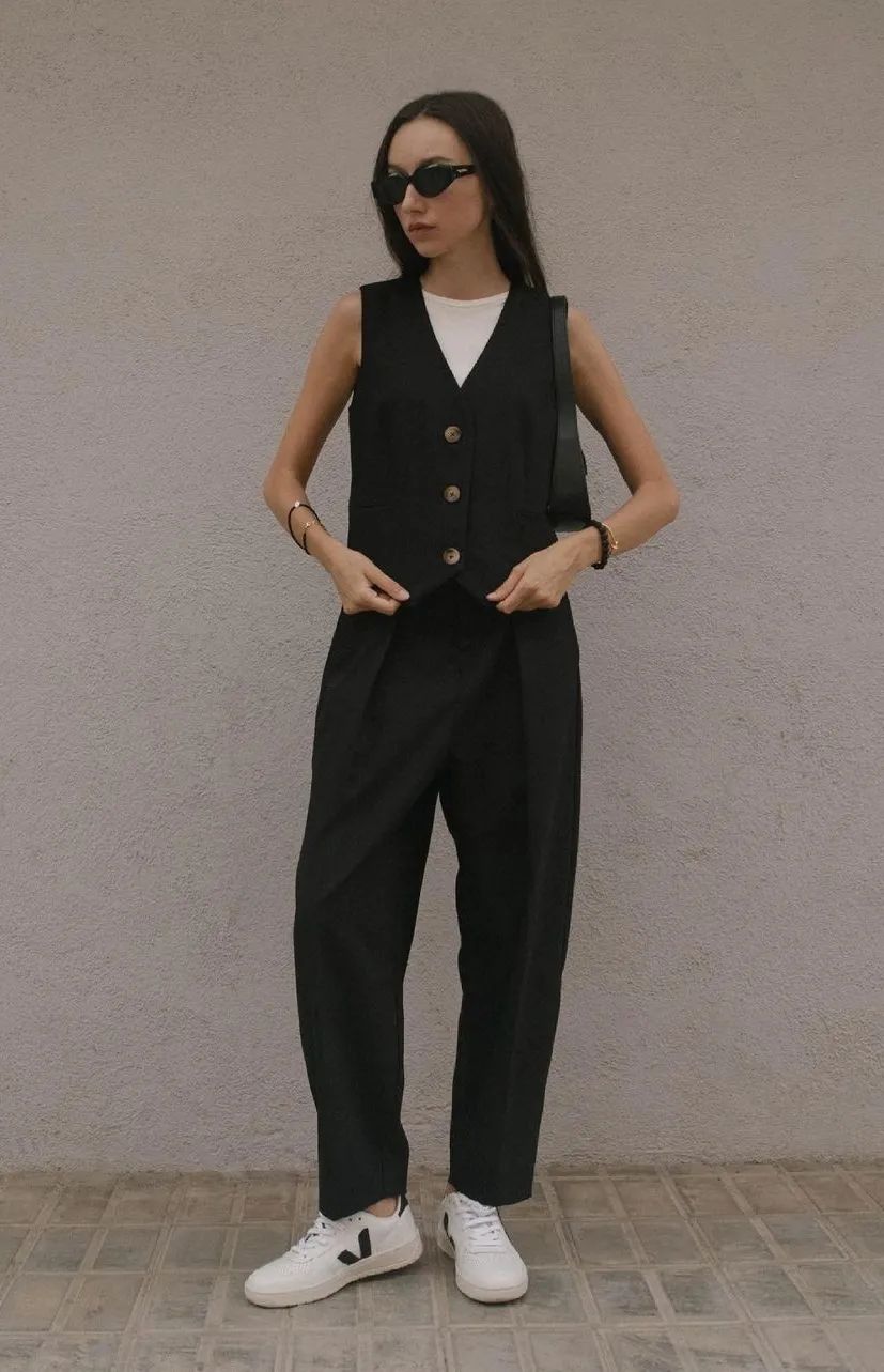 秋日马甲穿搭的n种,春天咖色格子针织马甲怎么搭配